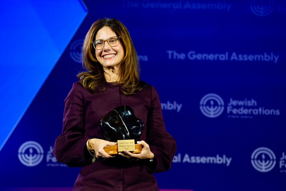 Rabbi Ana Bonnheim holding her Grinspoon Amber Award