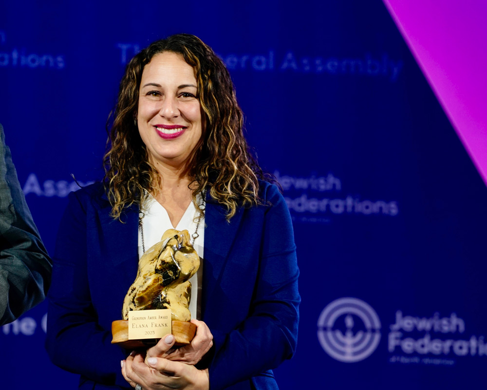 Elana_Frank_Holding_Amber_Award (1).jpg